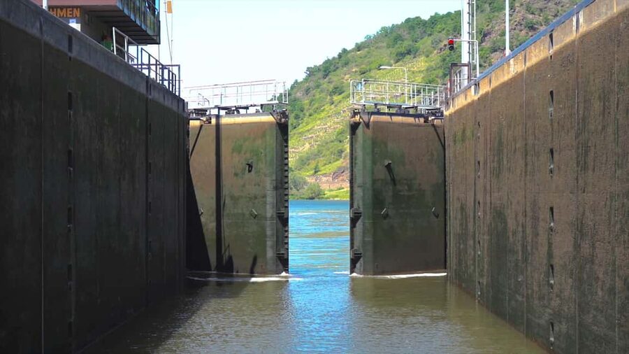 2-River Day-trip by boat to Koblenz and return from Alken - Winningen’s steep vineyards from the river
