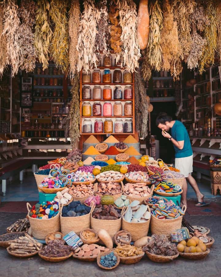 Agadir: Taroudant Oasis and Tiout Day Trip with Lunch Option - Should you book the Taroudant and Tiout tour?