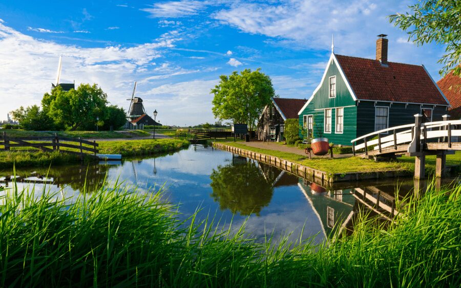 Amsterdam: Day Tour Keukenhof and Zaanse Schans Windmills - What the day feels like in practice