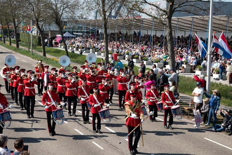 Amsterdam: Day Trip to Flower Parade & Keukenhof on April 18 - Why the April 18 Flower Parade is the star