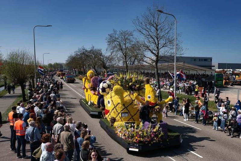 Amsterdam: Day Trip to Flower Parade & Keukenhof on April 18 - Small details that matter on the day