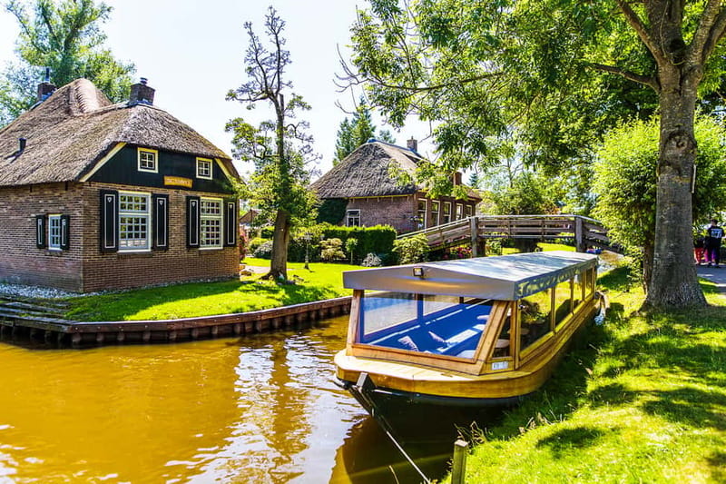 Amsterdam: Giethoorn Day Trip with Boat Tour - Why Giethoorn makes a worthwhile day trip from Amsterdam