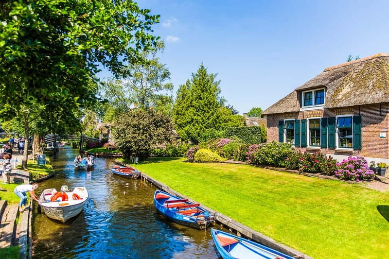 Amsterdam: Giethoorn Day Trip with Boat Tour - Small details that make the day easier