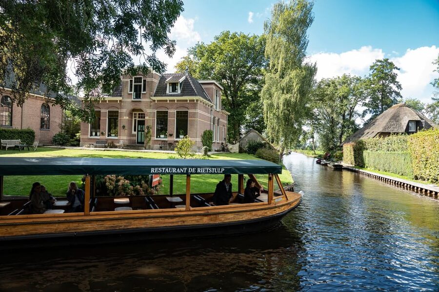 Amsterdam: Giethoorn Tour Scenic Cruise, Cheese & Free Time - Starting at Overhoeksplein and crossing from Amsterdam