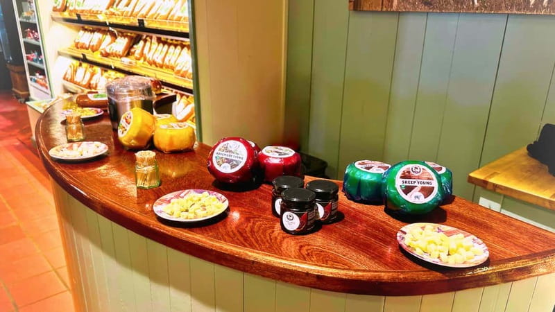 Amsterdam: Giethoorn & Zaanse Schans Small Group Day Trip - Key points at a glance