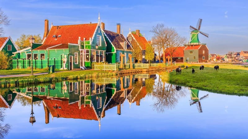 Amsterdam: Giethoorn & Zaanse Schans Small Group Day Trip - Why arriving early matters at Zaanse Schans