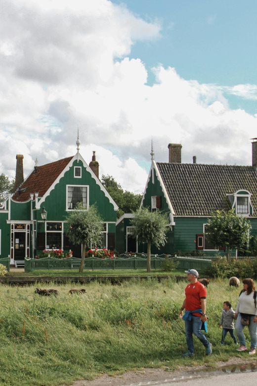 Amsterdam: Giethoorn & Zaanse Schans Small Group Day Trip - The drive to Giethoorn is part of the deal