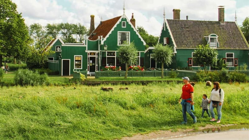 Amsterdam: Giethoorn & Zaanse Schans Small Group Day Trip - Who should book this day trip?