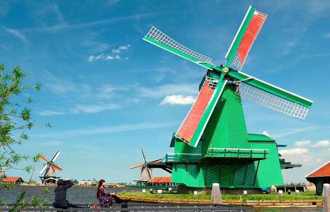 Amsterdam: Keukenhof and Zaanse Schans Windmills Guided Day Trip - Who should book this tour