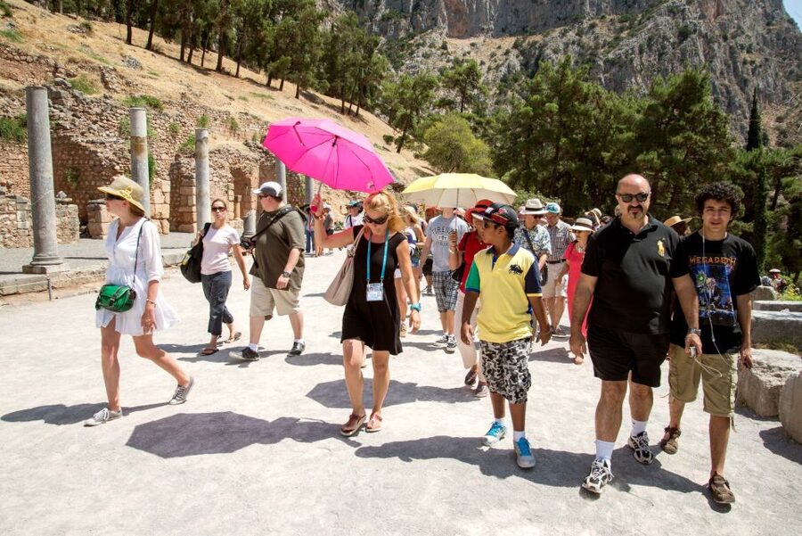 Athens: Delphi and Arachova Day Trip with Guide - Who will enjoy this Delphi day trip
