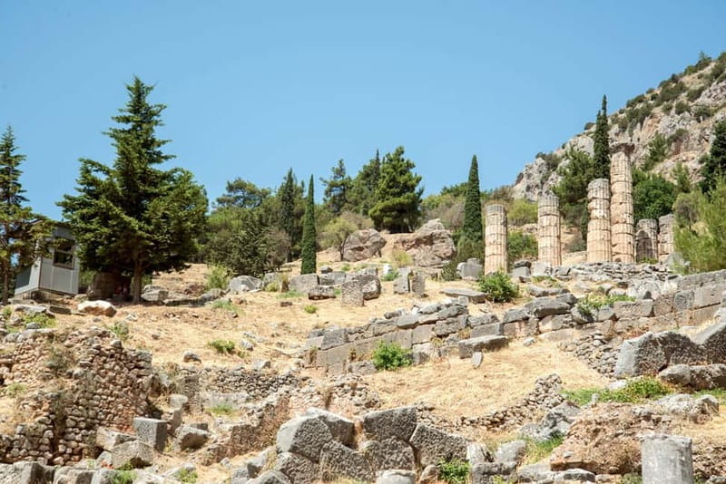 Athens: Delphi and Arachova Day Trip with Guide - The Athens departure and the long road north