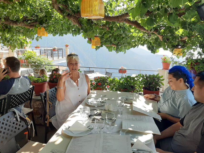 Athens: Delphi, Corycian Cave, and 300 Battlefield Day Trip - Who should book this experience?