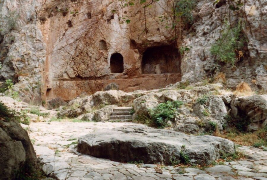 Athens: Delphi, Corycian Cave, and 300 Battlefield Day Trip - Delphi deserves your full attention