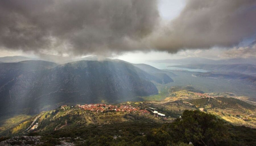 Athens: Delphi, Corycian Cave, and 300 Battlefield Day Trip - The minivan is practical, but space is limited