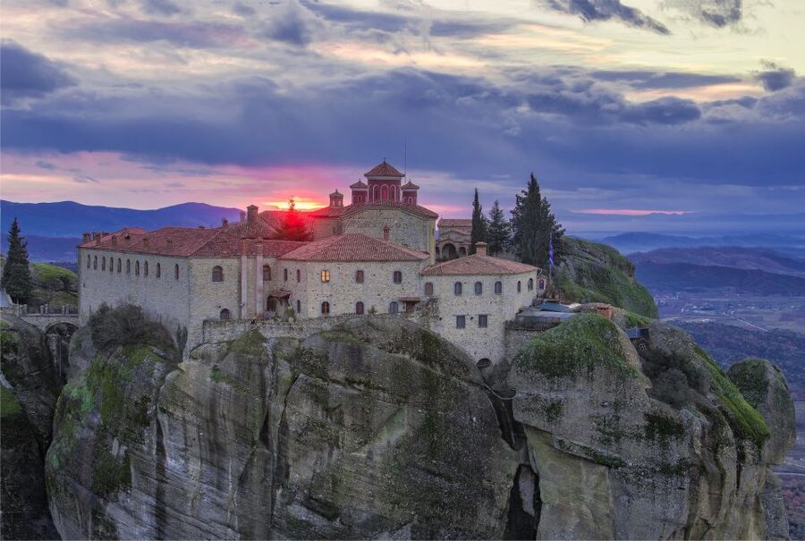Athens: Meteora 2-Day Trip with Hotel, Sunset & Morning tour - The 8:00 AM bus from Athens