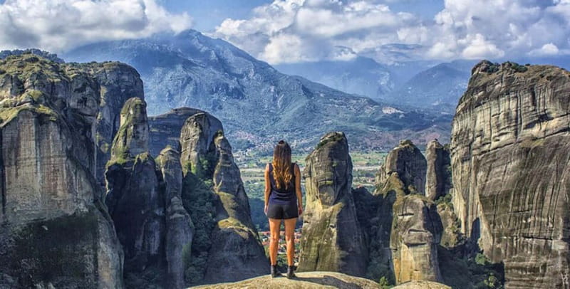 Athens: Meteora Day Trip in Spanish with Live Guide & Lunch - Lunch in Kalabaka and the Start of the Local Tour