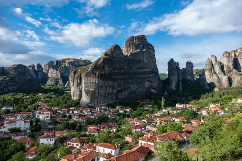 Athens: Meteora Day Trip with Central Pickup & Audio Guide - The 7:00 AM pickup in central Athens