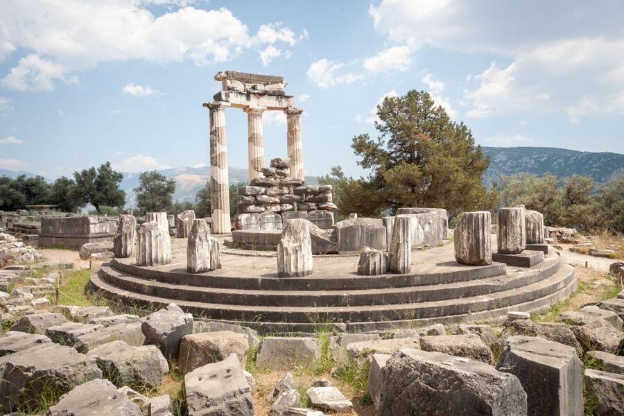 Athens: Small-Group Day Trip Tour to Delphi - Walking into Apollo’s sanctuary