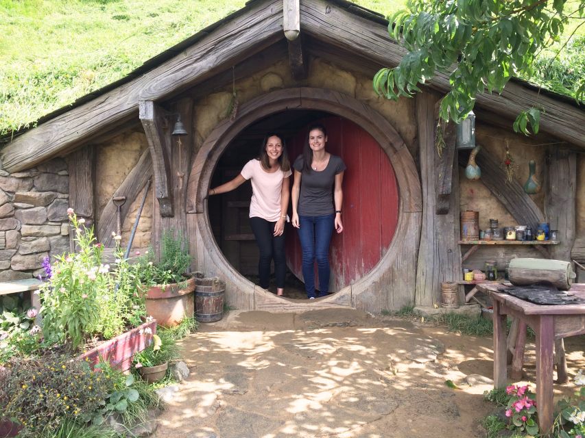 Auckland: Hobbiton Movie Set Day Trip with Festive Lunch - Who should book this day trip?