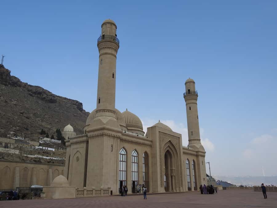 Baku: Gobustan, Volcanoes, Fire Temple and Yanardag Day Trip - What the guide and transport add