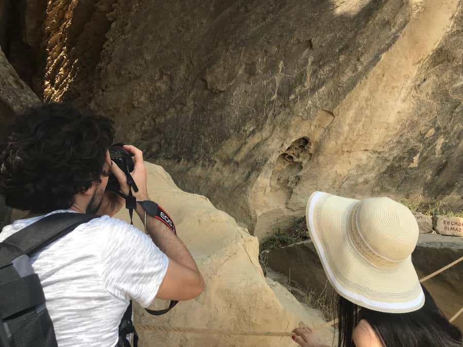Baku: Gobustan, Volcanoes, Fire Temple and Yanardag Day Trip - Bibi-Heybat and the story of oil