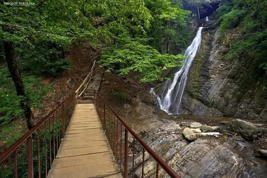 Baku: Guided Day Trip to Gabala with Hotel Pickup & Drop-off - Guides, Languages, and Group Style