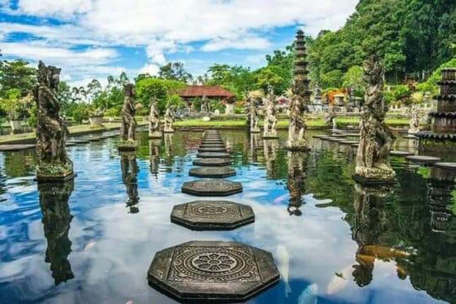 Bali : Day Trip to Besakih Temple & 2 Hidden Waterfalls - Yeh Bulan Waterfall: cool water and photo time