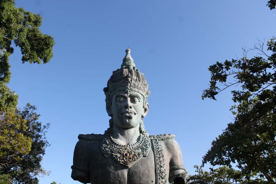 Bali: South Coast Uluwatu, Tanah Lot, and Jimbaran Day Trip - Tanah Lot and the Indian Ocean temple