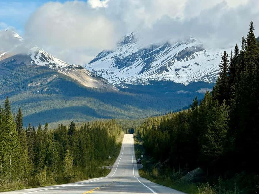 Banff: Lake Louise, Moraine, Emerald Lake & Canyon Day Trip - Pickup times from Calgary, Canmore, and Banff