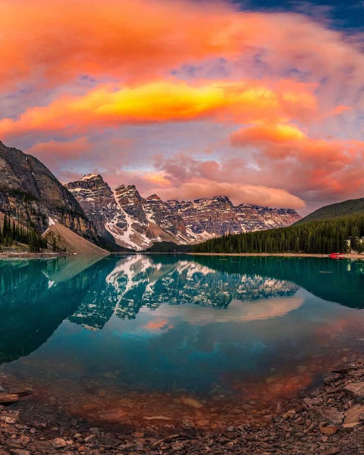 Banff: Lake Louise, Moraine, Emerald Lake & Canyon Day Trip - Emerald Lake: a calmer change of pace
