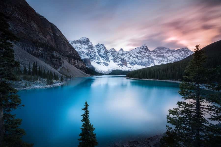 Banff: Lake Louise, Moraine, Emerald Lake & Canyon Day Trip - Lake Louise: the famous first look