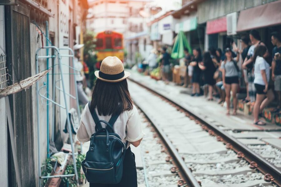 Bangkok: Damnoen Saduak, Train Market & Mahanakhon Day Trip - Five things to know before you go