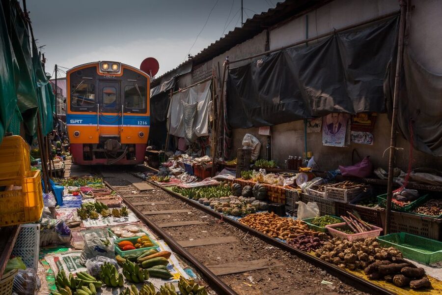 Bangkok: Damnoen Saduak, Train Market & Mahanakhon Day Trip - What makes the railway market worth your time
