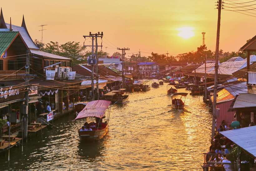 Bangkok: Maeklong Railway & Amphawa Floating Market Day Trip - Key points to know before you book