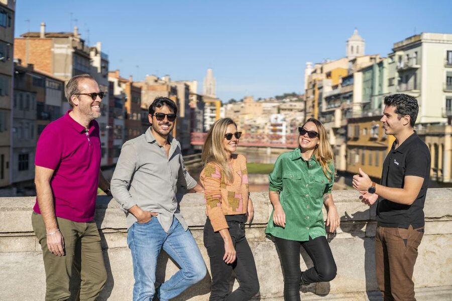 Barcelona: Montserrat, Girona & Costa Brava Guided Day Trip - Girona: Roman traces, medieval walls, and river houses