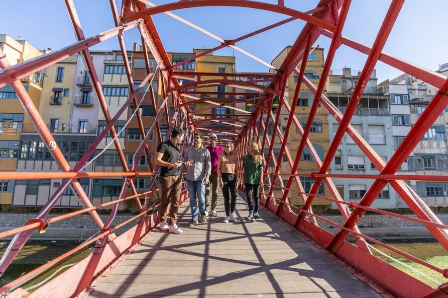 Barcelona: Montserrat, Girona & Costa Brava Guided Day Trip - Guides, languages, and group style