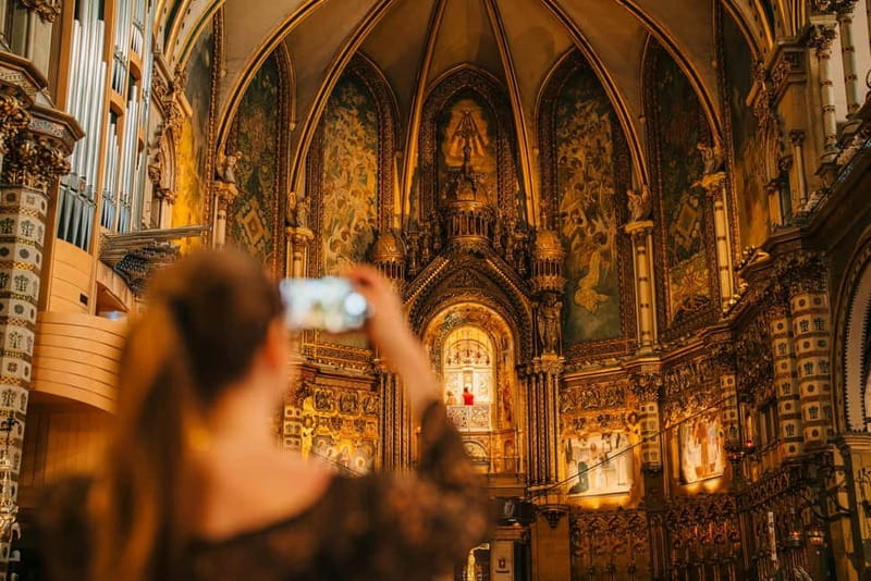 Barcelona: Montserrat Monastery and Natural Park Day Trip - The soft hike through the natural park