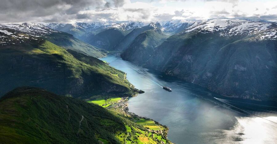 Bergen: Self-Guided Day Trip to Oslo - Aurlandsfjord and Nærøyfjord bring the water-level views