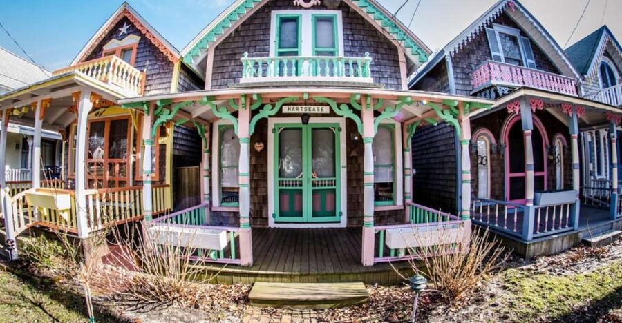Boston: Martha's Vineyard Day Trip with Optional Island Tour - Free time for shopping, food, and the beach