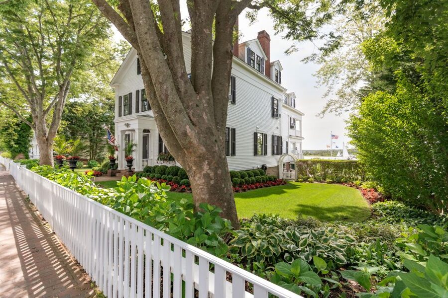 Boston: Martha's Vineyard Day Trip with Optional Island Tour - Free Time Without the Guided Tour