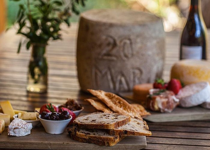 Bruny Island Traveller - Gourmet Tasting and Sightseeing Day Trip from Hobart - Who should book this experience?