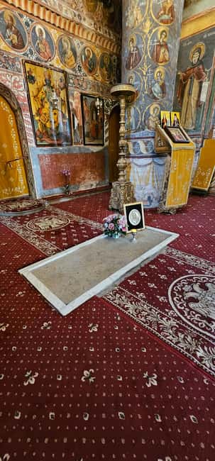 Bucharest Day Trip: Slanic Salt Mine & Tomb of Dracula - Transport, timing, and what nine hours really means