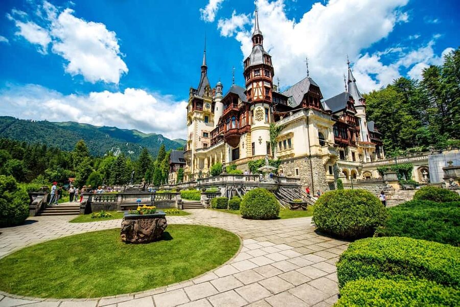 Bucharest : Dracula Castle, Peleș Castle & Brașov Day Trip - Why this Bucharest day trip works