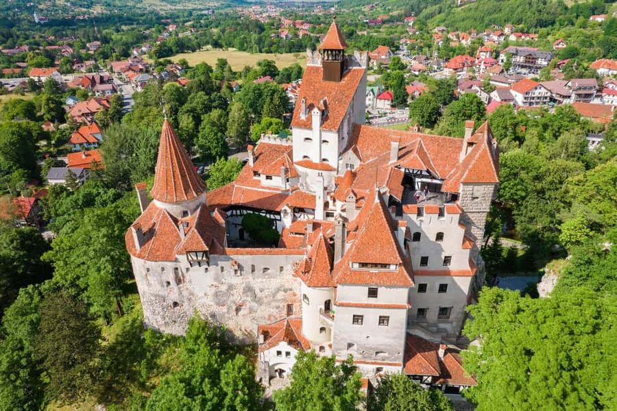 Bucharest : Dracula Castle, Peleș Castle & Brașov Day Trip - Peleș Castle and the Romanian royal setting