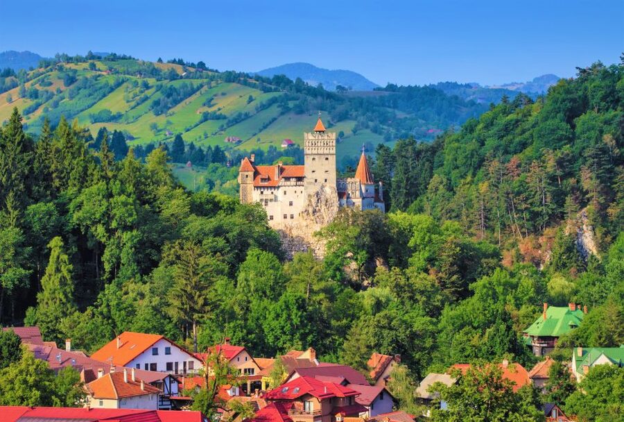Bucharest: Dracula Castle, Peles Castle & Brasov Old Town - Brașov, the best pause in the schedule