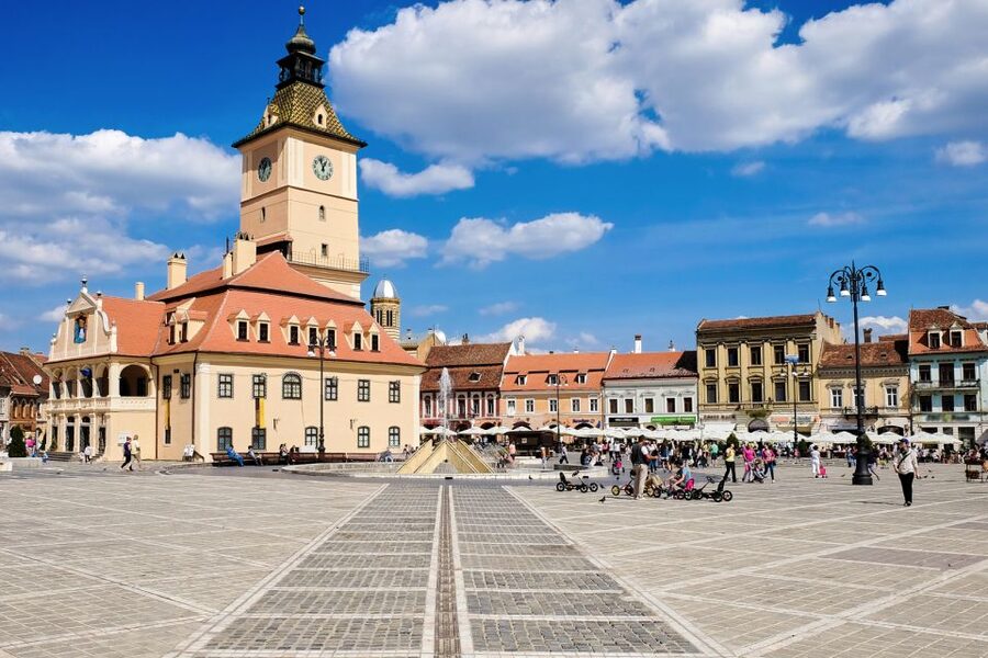 Bucharest: Dracula Castle, Peles Castle & Brasov Old Town - Timing, group behavior, and coach comfort