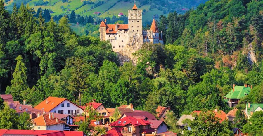 Bucharest: Dracula Castle, Peles Castle & Brasov Old Town - The early road to Sinaia and Peleș Castle