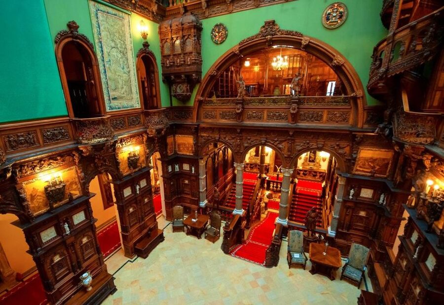 Bucharest: Dracula's Castle, Peleș Castle & Brașov Day Trip - Bran Castle: Dracula, Vlad, and the real fortress