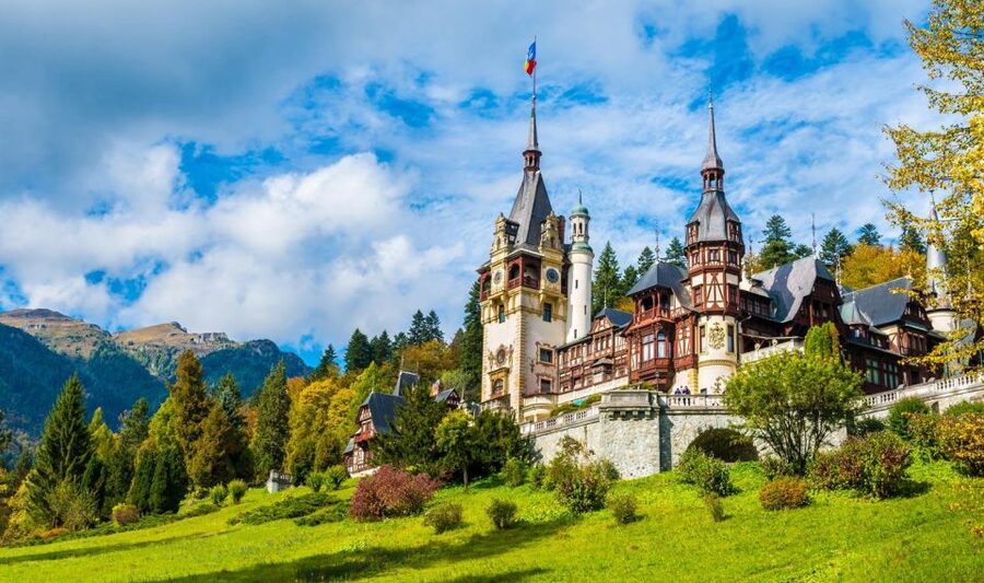Bucharest: Dracula's Castle, Peleș Castle & Brașov Day Trip - Brașov’s old town gives the day its best balance
