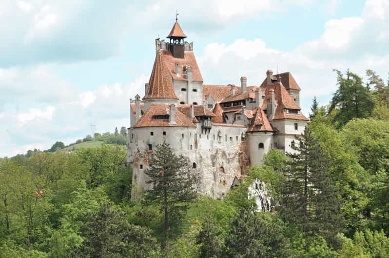 Bucharest: Dracula's Castle, Peleș Castle & Brașov Day Trip - The guide can make or break a long day